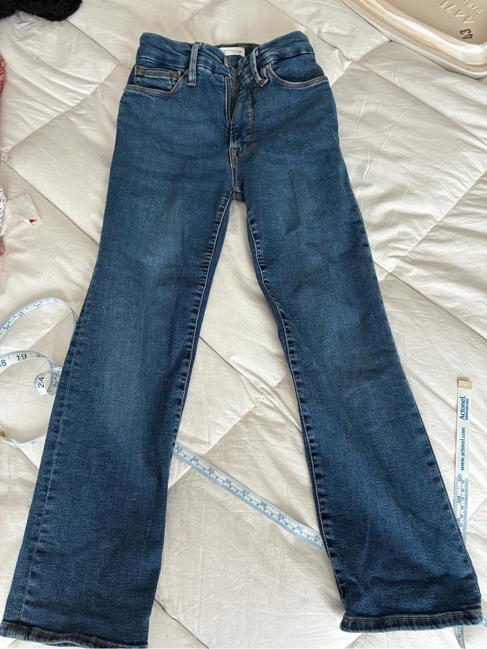 Good American Straight Leg Jeans in Dark Blue Denim